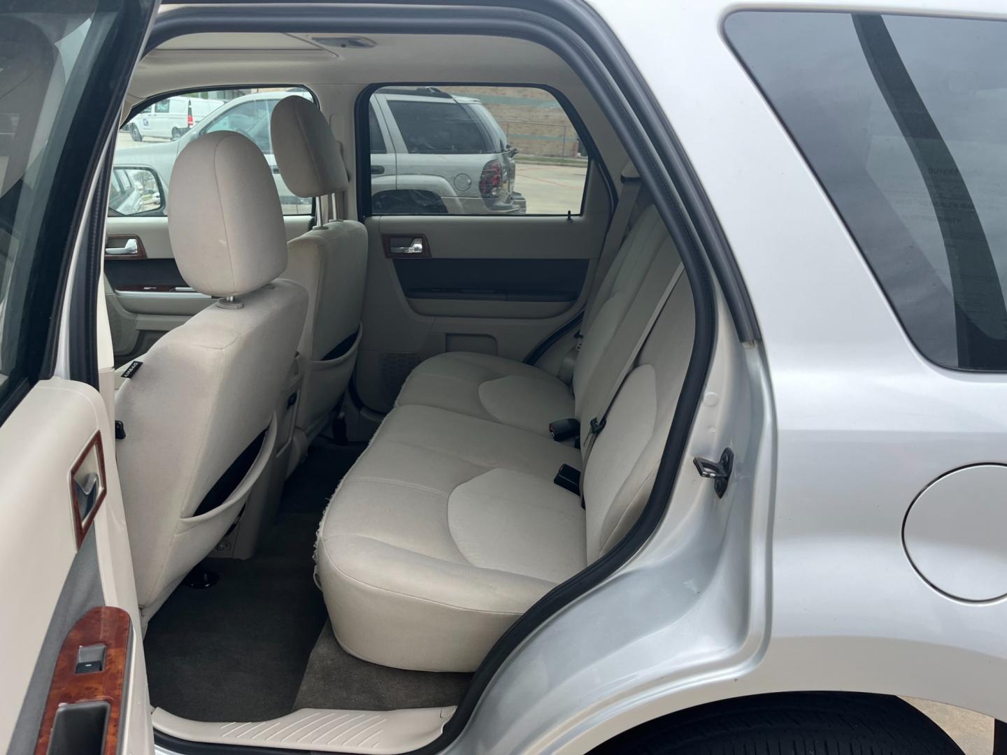 2009 SILVER /gray Mercury Mariner V6 2WD (4M2CU81G49K) with an 3.0L V6 engine, 6-Speed Automatic transmission, located at 14700 Tomball Parkway 249, Houston, TX, 77086, (281) 444-2200, 29.928619, -95.504074 - Photo#9